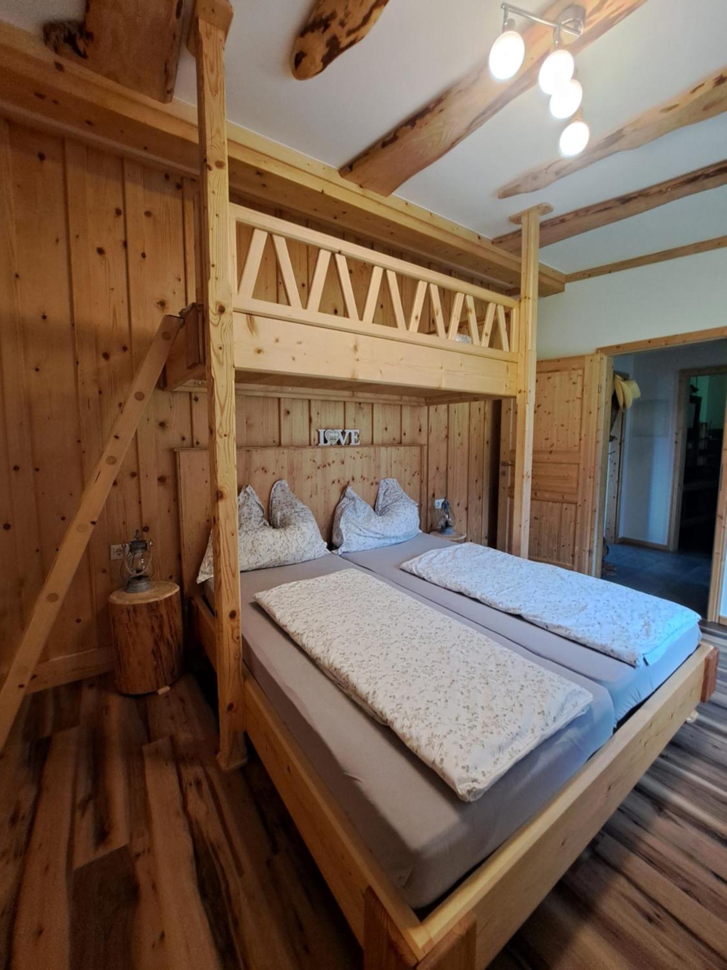 Erlebnisbauernhof Gutschi Ranch Kamp Rum bild